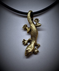 Colgante Gecko realista con brillantes