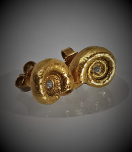 lifelike snail stud earrings