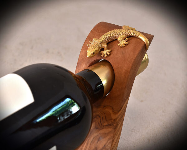 Gecko auf Flaschenhalter - Oliven Holz – Bild 2