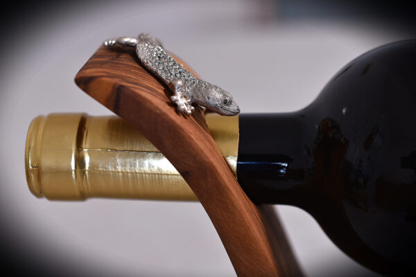 Gecko auf Flaschenhalter - Oliven Holz – Bild 2