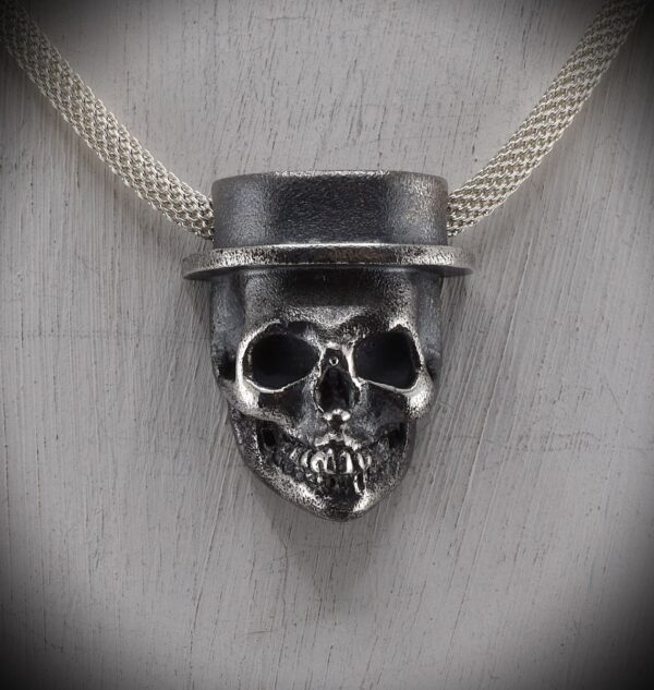 Totenkopfanhänger  mit Hut – Bild 4